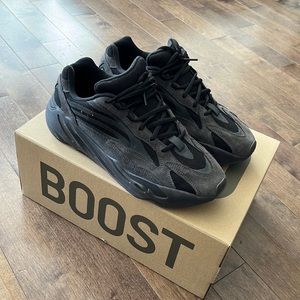 Yeezy boost 700 vanta men size 10